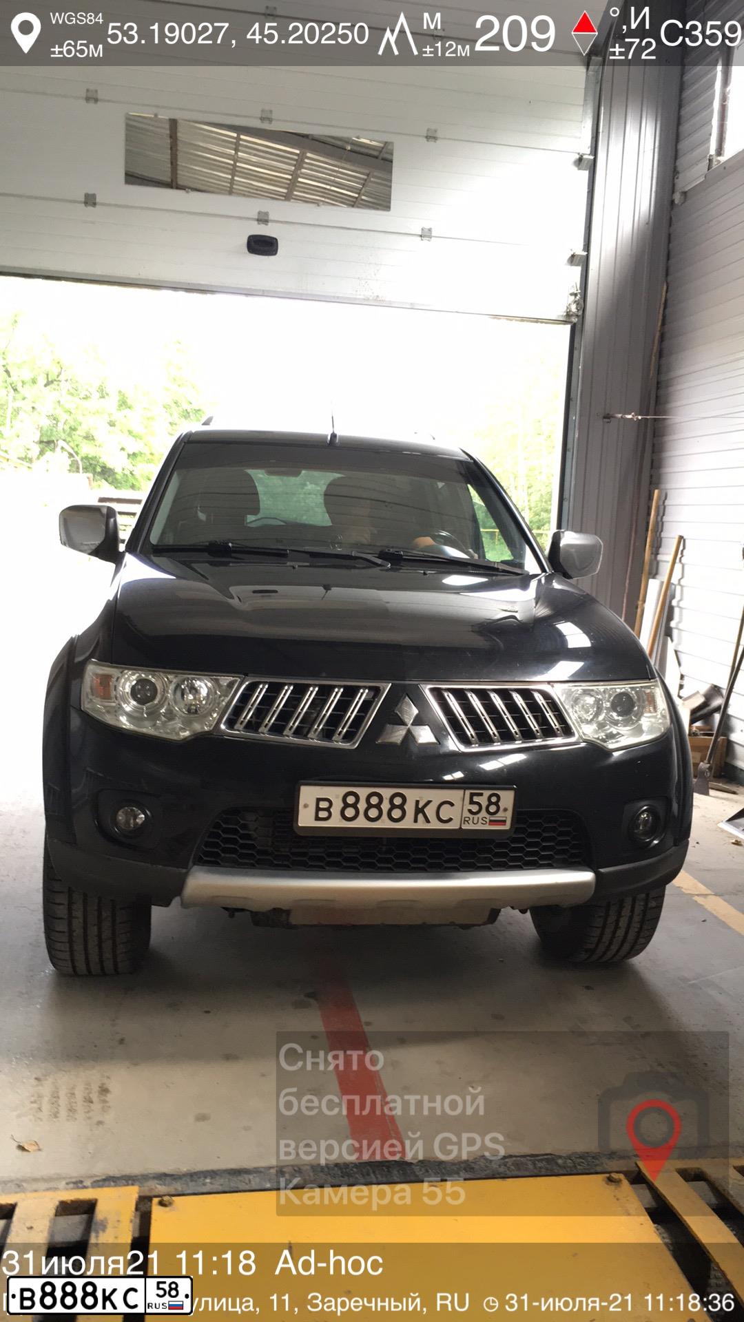 Фото автомобиля TOYOTA LANDCRUISER, 2003 — госномер В888КС58. Цвет: СЕРЫЙ