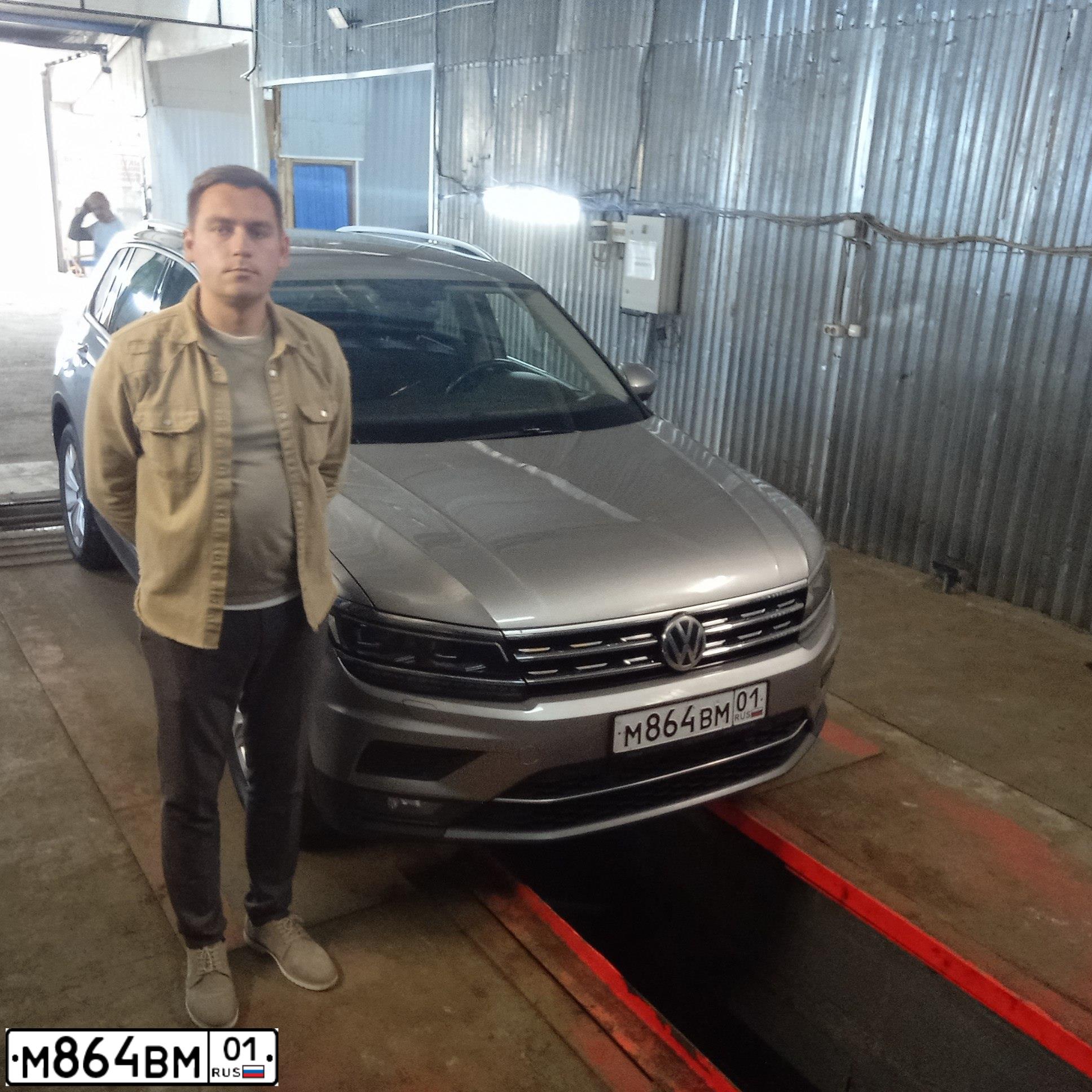 Фото автомобиля VOLKSWAGEN TIGUAN, 2018 — госномер Р110ТВ790. Цвет: Серебристый