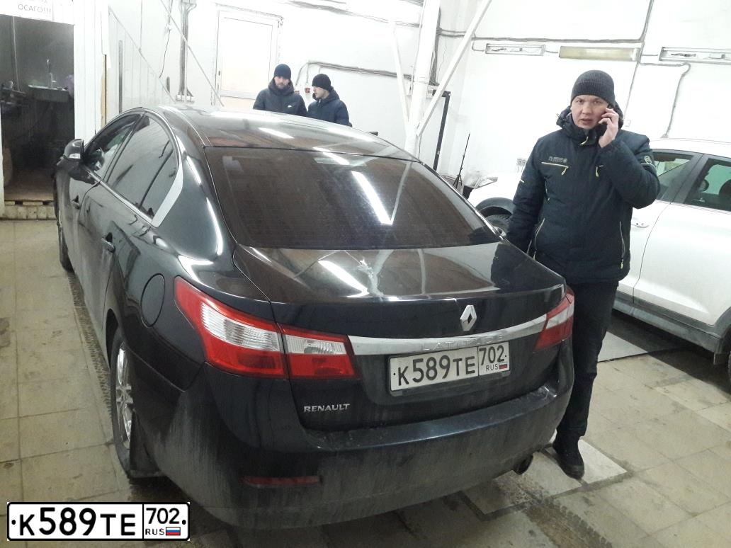 Фото автомобиля RENAULT LATITUDE, 2011 — госномер К589ТЕ702. Цвет: ЧЕРНЫЙ