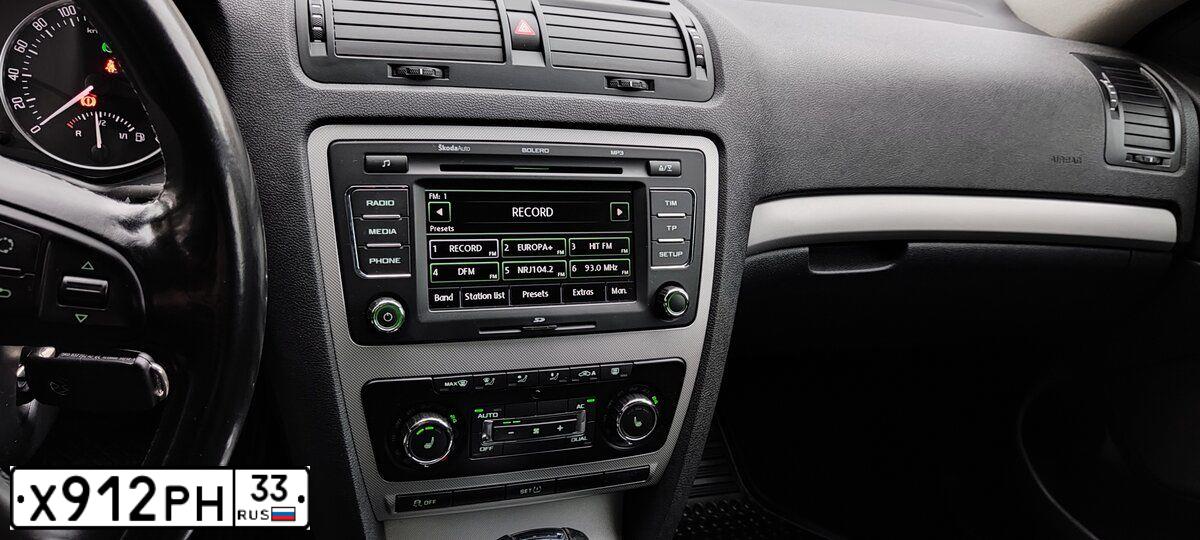 Фото автомобиля SKODA OCTAVIA, 2010 — госномер В101ЕУ197. Цвет: СЕРЫЙ