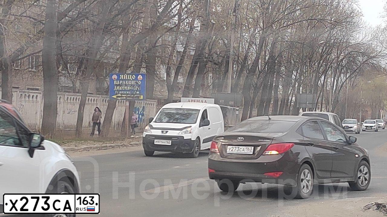 Фото автомобиля LADA 2190 GRANTA, 2014 — госномер Е805ХА763. Цвет: Сине-Черный