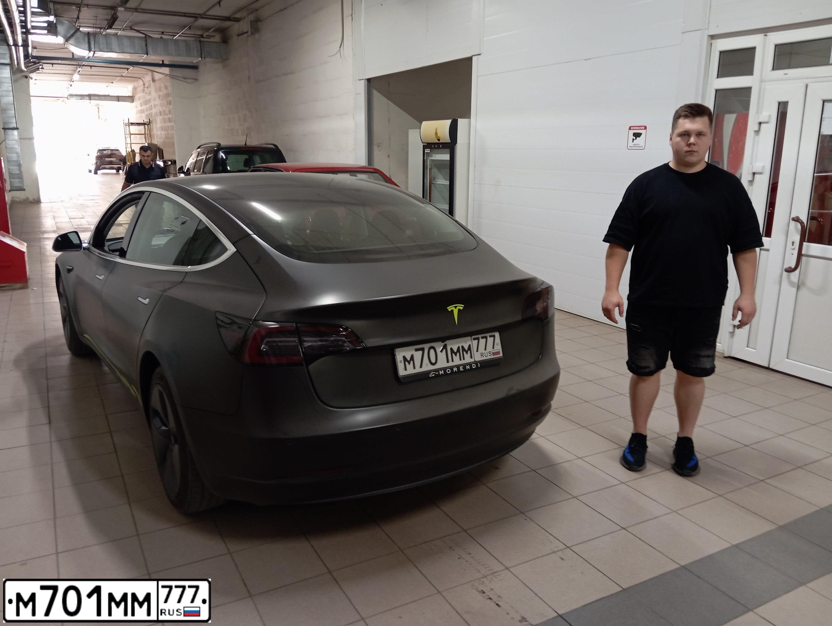 Фото автомобиля TESLA MODEL 3, 2018 — госномер Е192ВВ550. Цвет: ЧЕРНЫЙ