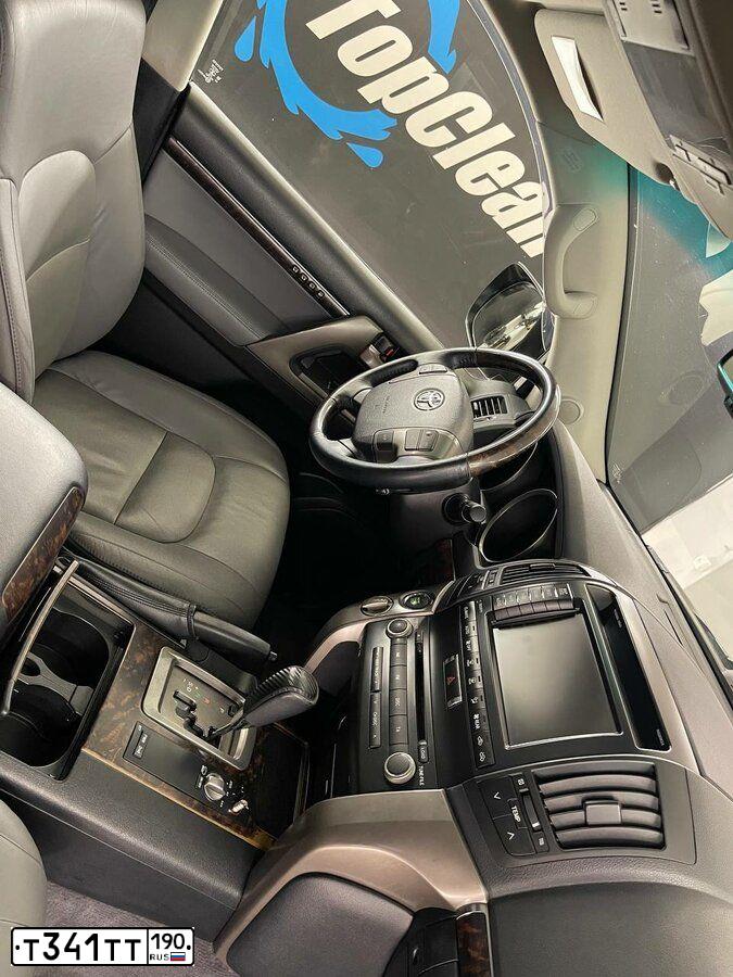 Фото автомобиля TOYOTA LANDCRUISER 200, 2008 — госномер О200МА199. Цвет: ЧЕРНЫЙ