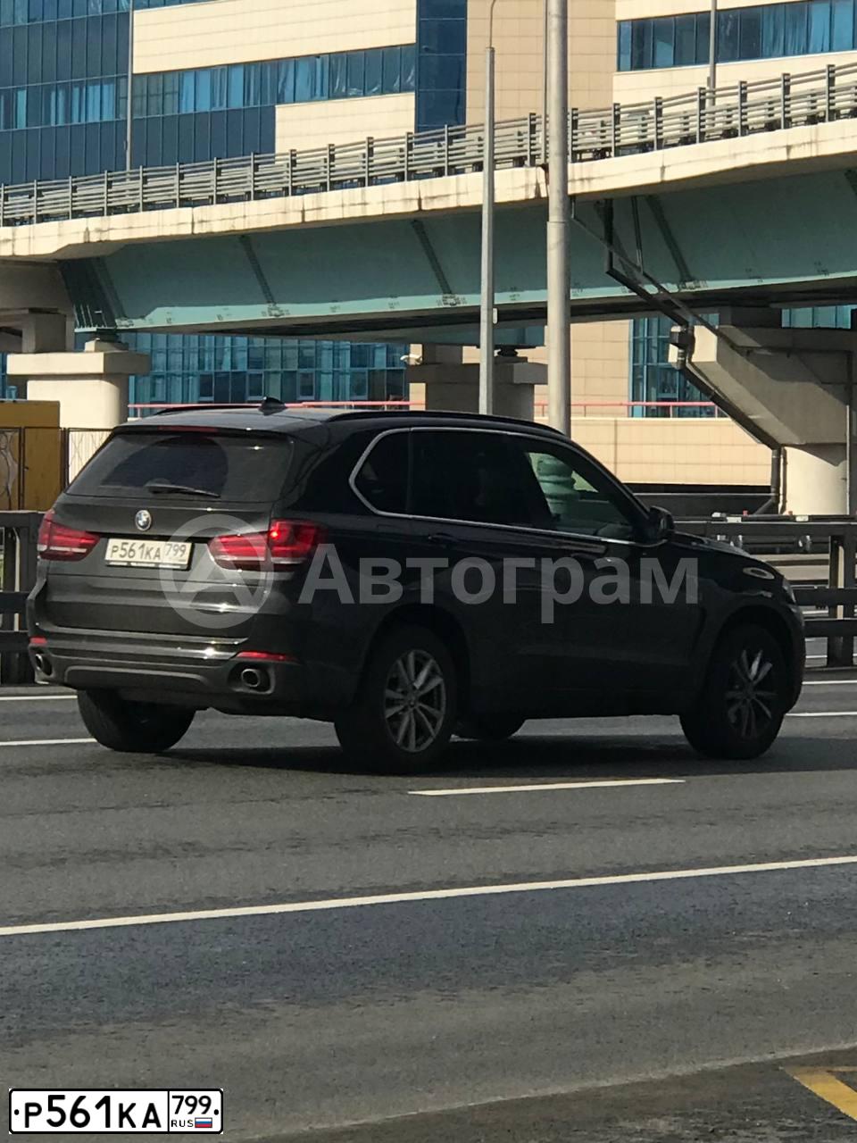 Фото автомобиля BMW X5, 2017 — госномер Р561КА799. Цвет: ЧЕРНЫЙ