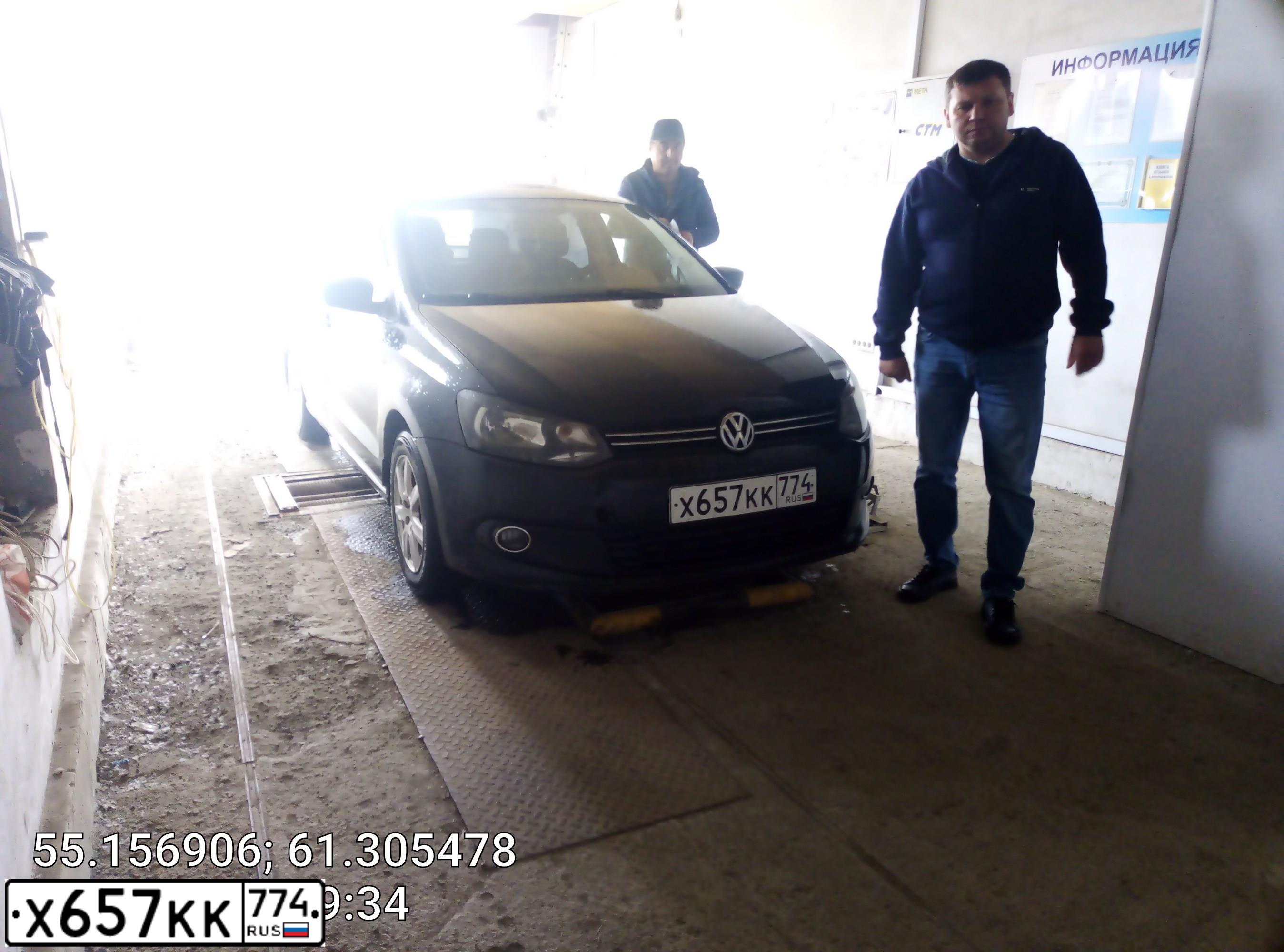 Фото автомобиля VOLKSWAGEN POLO, 2011 — госномер Х657КК774. Цвет: СЕРЫЙ