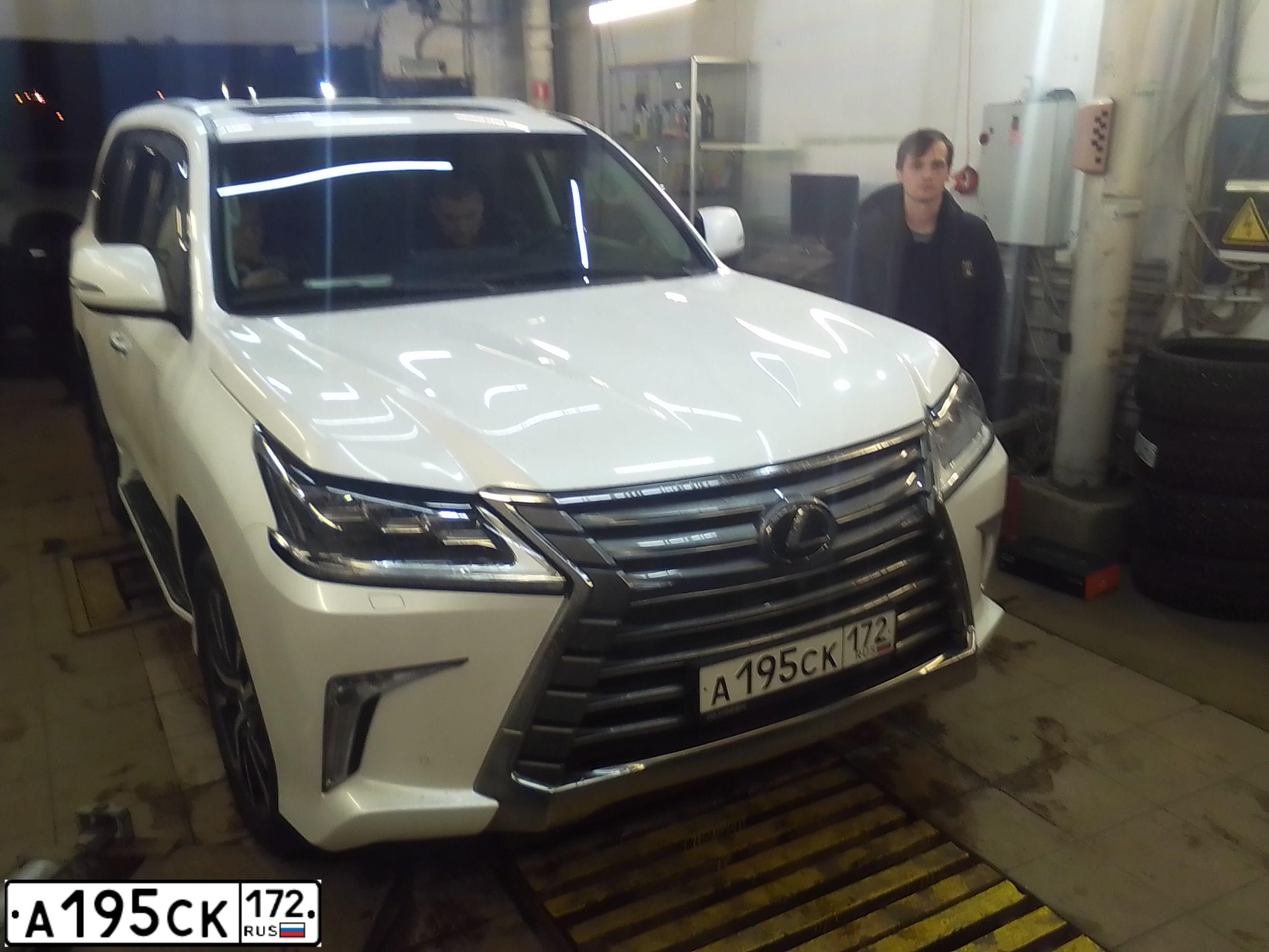 Фото автомобиля LEXUS LX, 2020 — госномер А195СК172. Цвет: Белый
