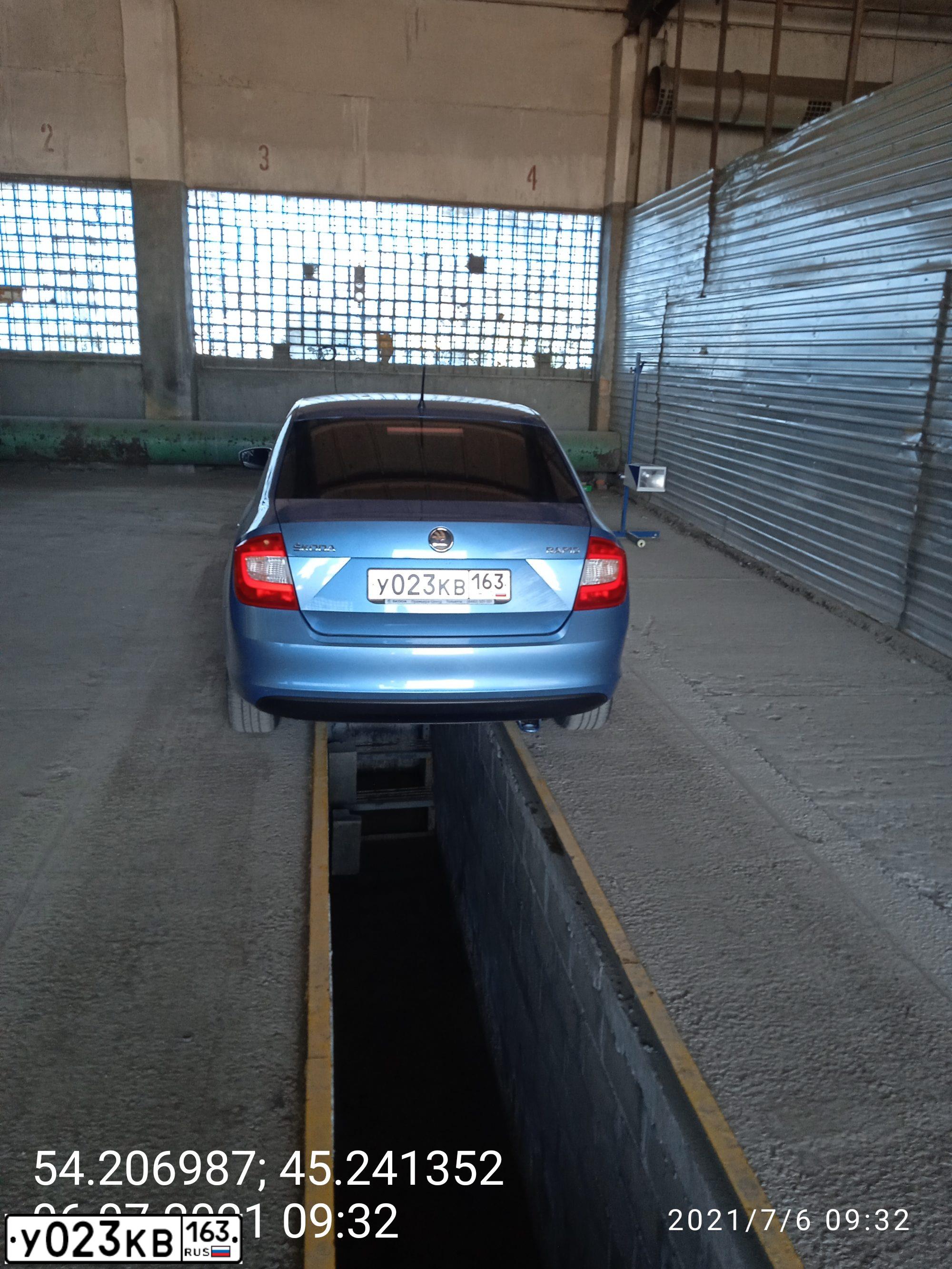 Фото автомобиля SKODA RAPID, 2014 — госномер М669АХ13. Цвет: синий