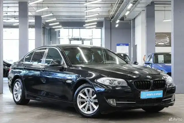 Фото автомобиля BMW SERIE 5, 2011 — госномер К474СН124. Цвет: ЧЕРНЫЙ