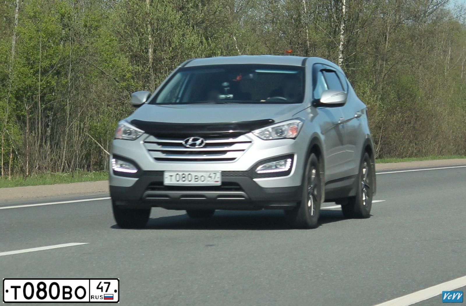Фото автомобиля HYUNDAI SANTA FE, 2013 — госномер Т080ВО47. Цвет: СЕРЕБРИСТЫЙ