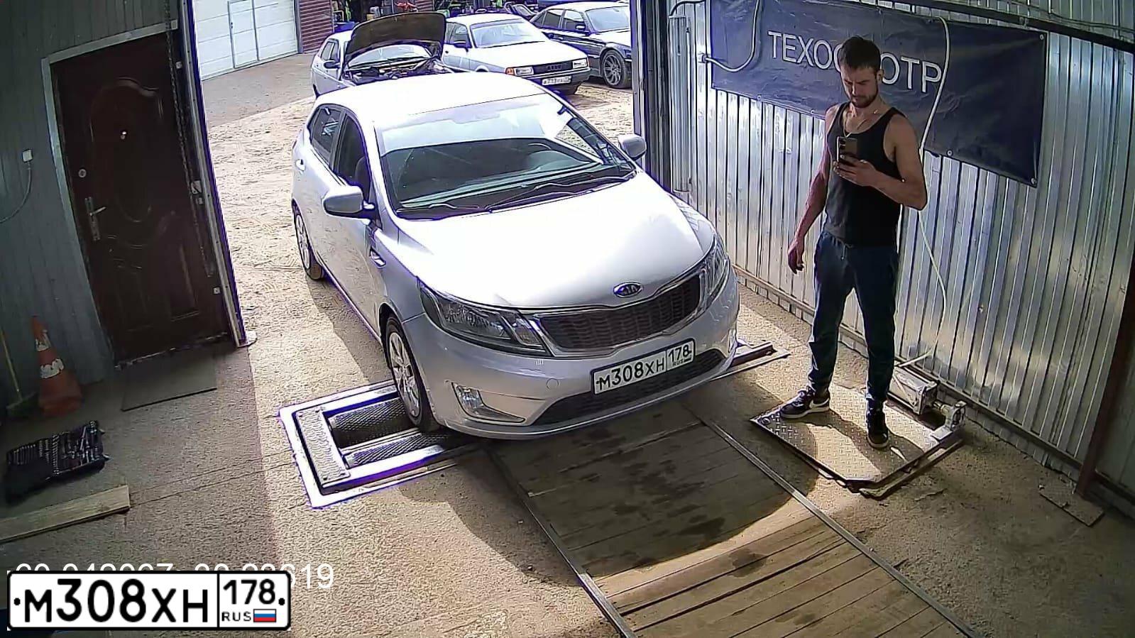 Фото автомобиля KIA RIO, 2012 — госномер С872ВС198. Цвет: Серебристый
