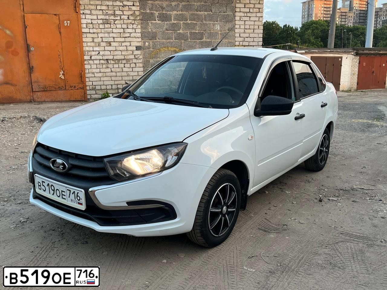Фото автомобиля LADA 2190 GRANTA, 2018 — госномер В519ОЕ716. Цвет: Белый