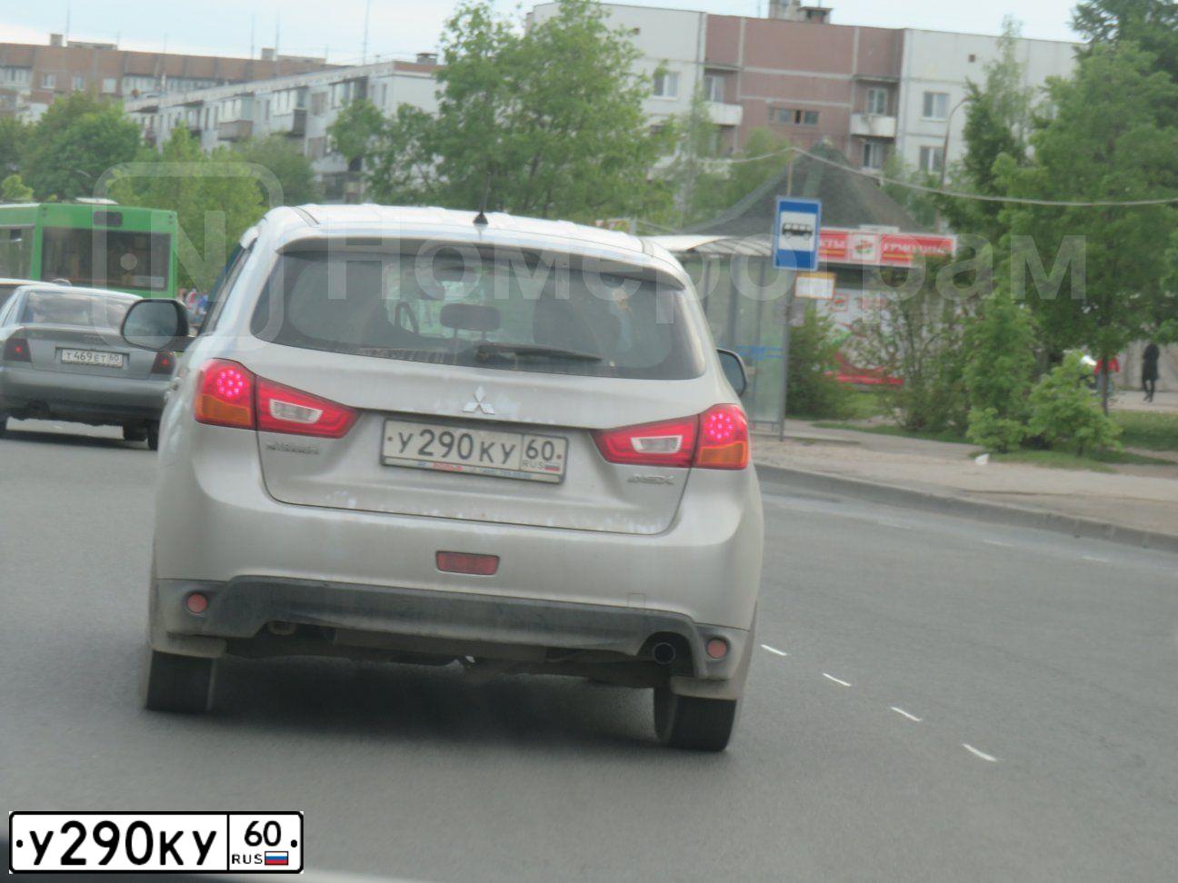 Фото автомобиля MITSUBISHI ASX, 2012 — госномер Е048МА60. Цвет: Серебристый