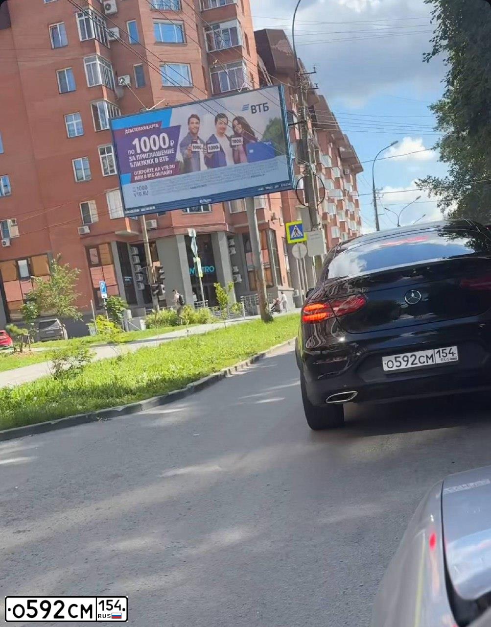 Фото автомобиля MERCEDES GLC-KLASSE, 2018 — госномер О592СМ154. Цвет: ЧЕРНЫЙ
