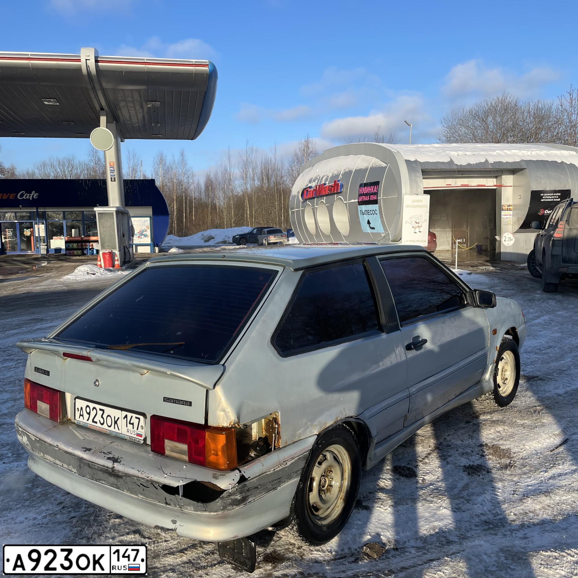 Фото автомобиля LADA 2113 SAMARA, 2006 — госномер А923ОК147. Цвет: БЕЛО-ЗЕЛЕНЫЙ