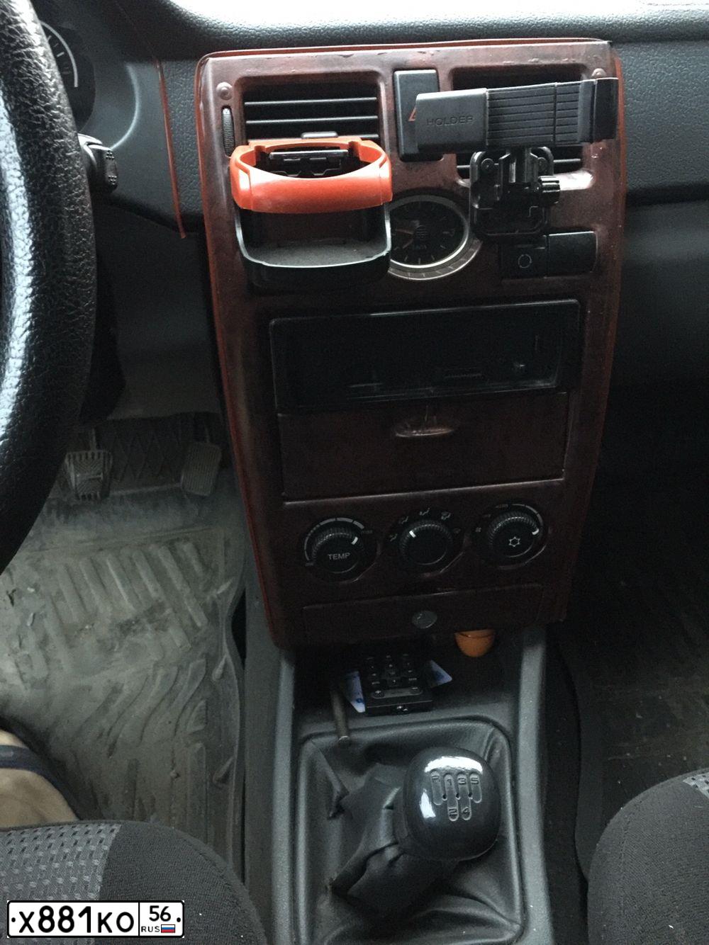 Фото автомобиля LADA 2170 PRIORA, 2010 — госномер Х006ХХ56. Цвет: Светло-серебристый металик