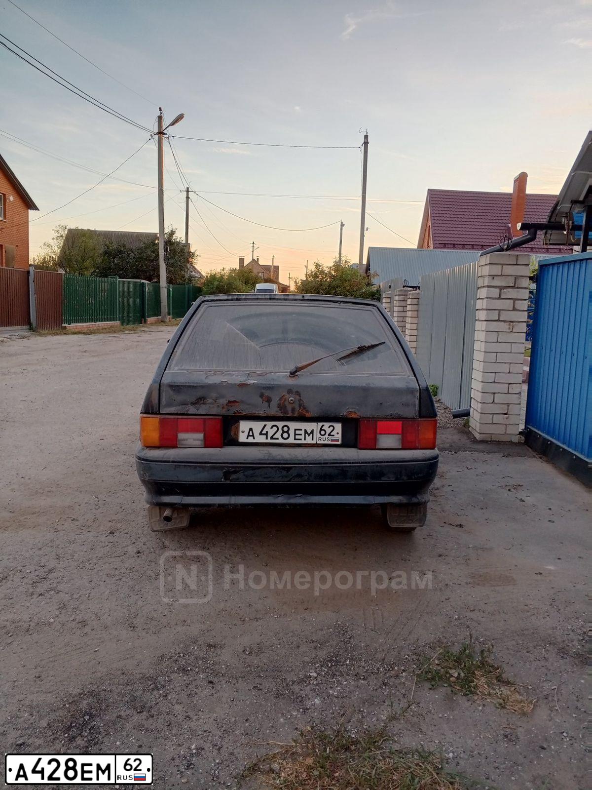 Фото автомобиля LADA 2114 SAMARA, 2005 — госномер Е382ОК62. Цвет: ГРАФИТОВЫЙ МЕТАЛЛИК