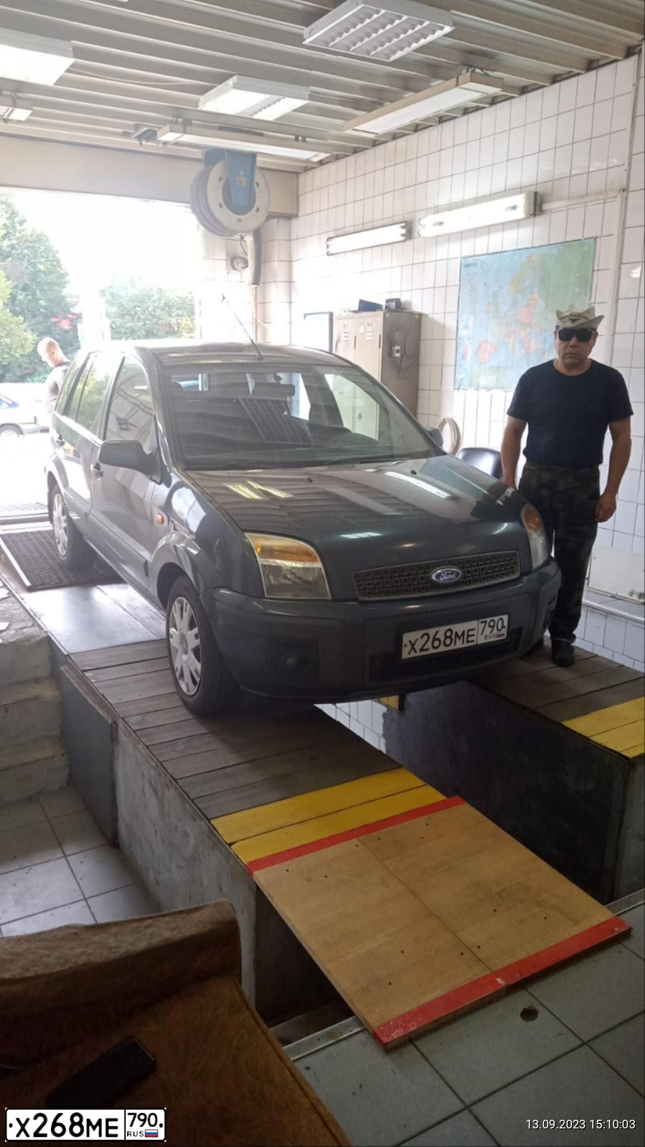 Фото автомобиля FORD FUSION, 2007 — госномер У128АН199. Цвет: СЕРЫЙ