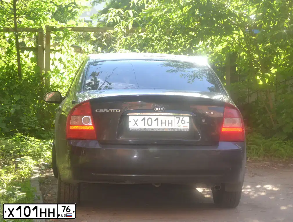 Фото автомобиля KIA CERATO, 2006 — госномер Х101НН76. Цвет: ЧЕРНЫЙ