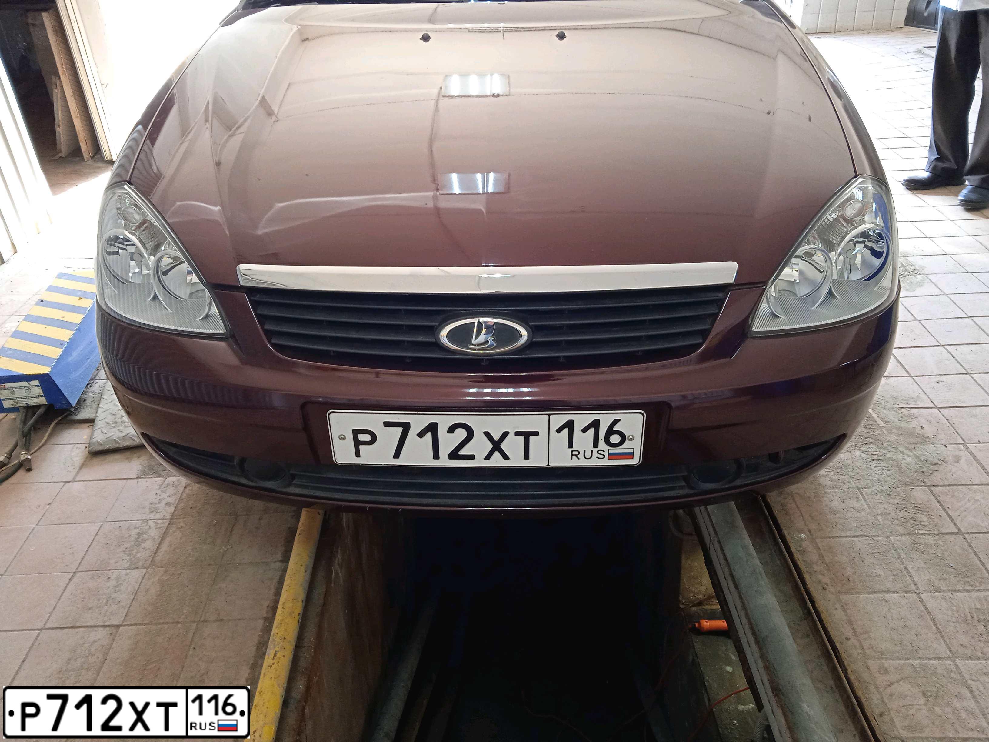Фото автомобиля LADA 2170 PRIORA, 2012 — госномер Р712ХТ116. Цвет: ТЕМНО-ВИШНЕВЫЙ