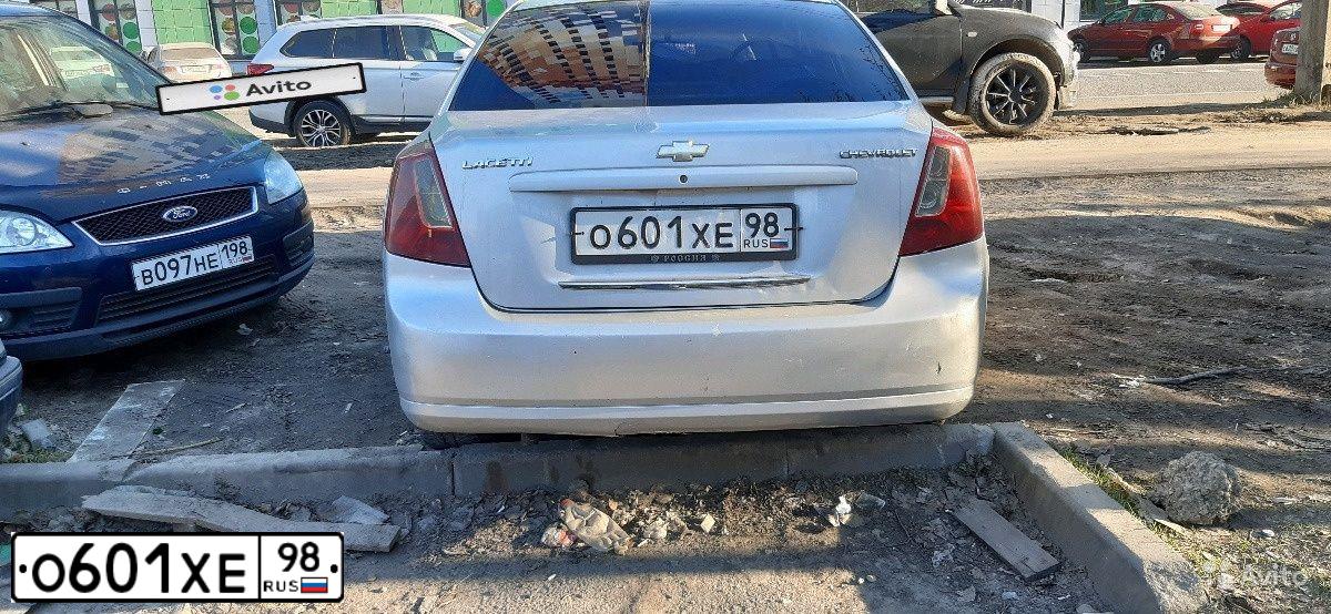 Фото автомобиля CHEVROLET LACETTI, 2009 — госномер О553СА198. Цвет: Серебристый