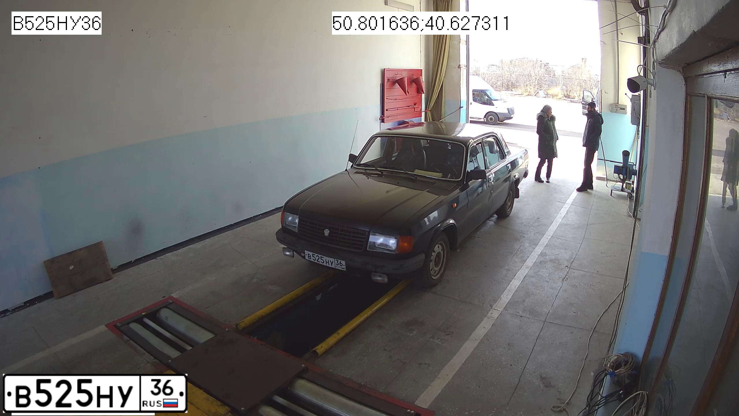 Фото автомобиля GAZ 3102 WOLGA, 1997 — госномер В525НУ36. Цвет: ЧЕРНЫЙ