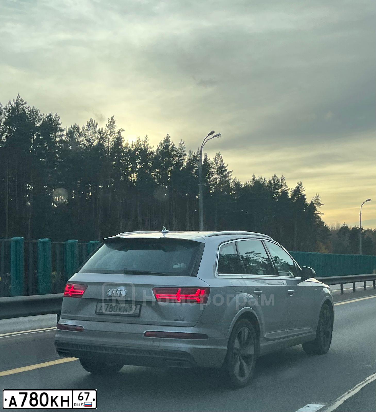Фото автомобиля AUDI Q7, 2018 — госномер А780КН67. Цвет: Серебристый