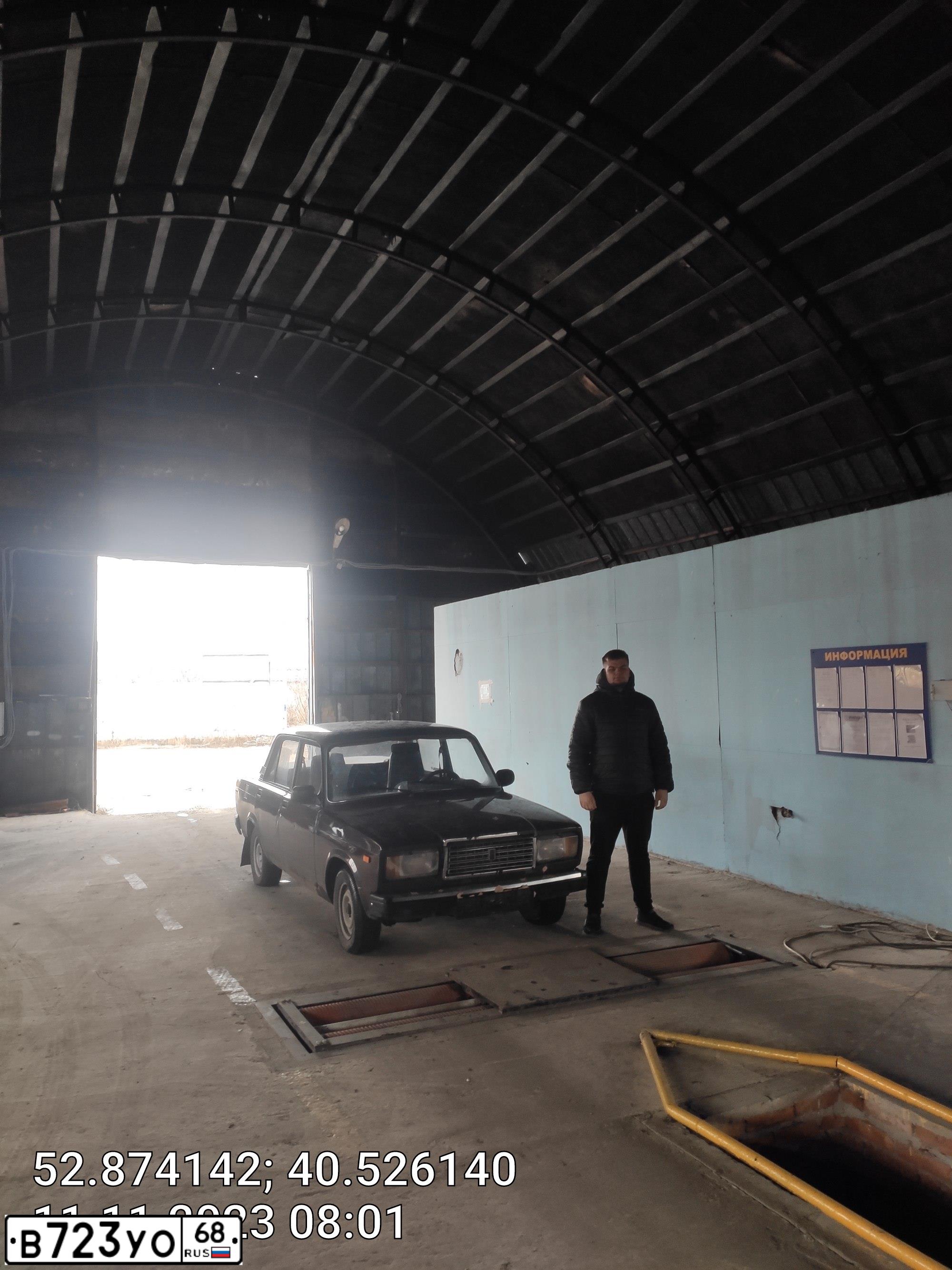 Фото автомобиля LADA 2107, 2001 — госномер М498НН136. Цвет: ФИОЛЕТОВЫЙ
