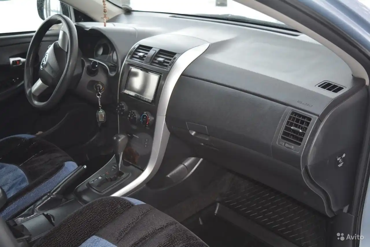 Фото автомобиля TOYOTA COROLLA, 2011 — госномер У080ЕК45. Цвет: СВЕТЛО-ГОЛУБОЙ