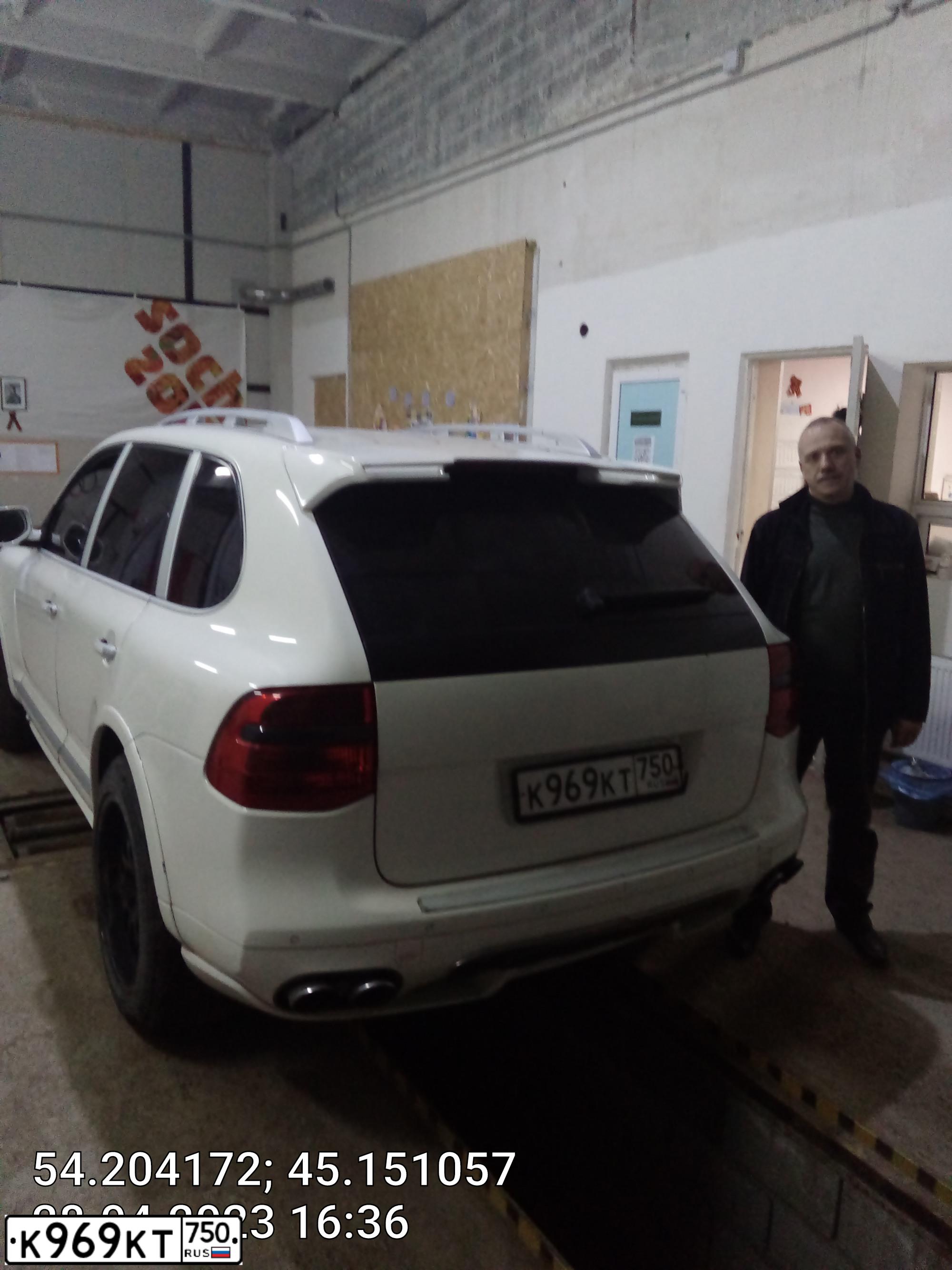 Фото автомобиля PORSCHE CAYENNE, 2008 — госномер М457МН13. Цвет: Белый