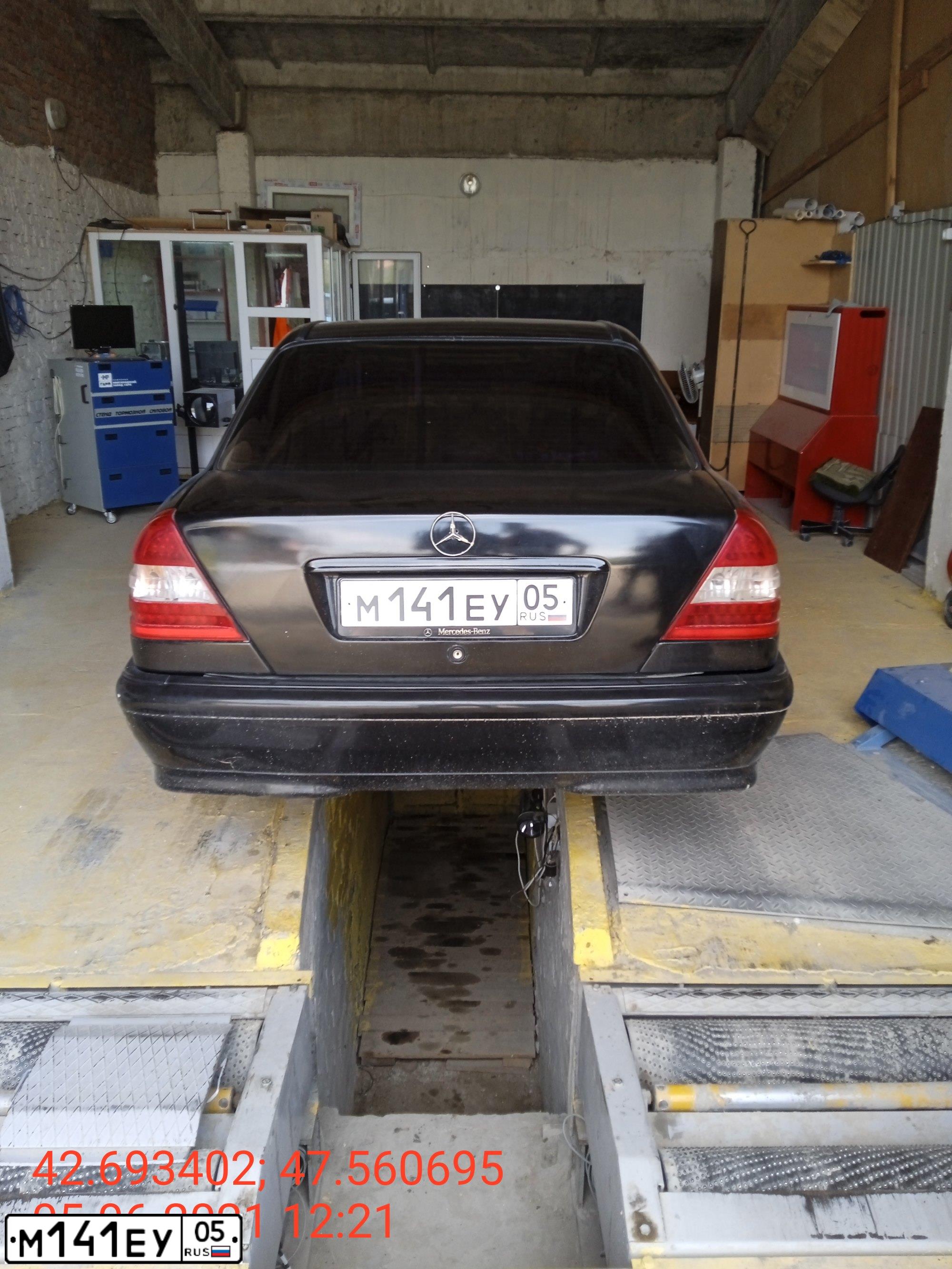 Фото автомобиля MERCEDES C-KLASSE, 1997 — госномер М141ЕУ05. Цвет: ЧЕРНЫЙ