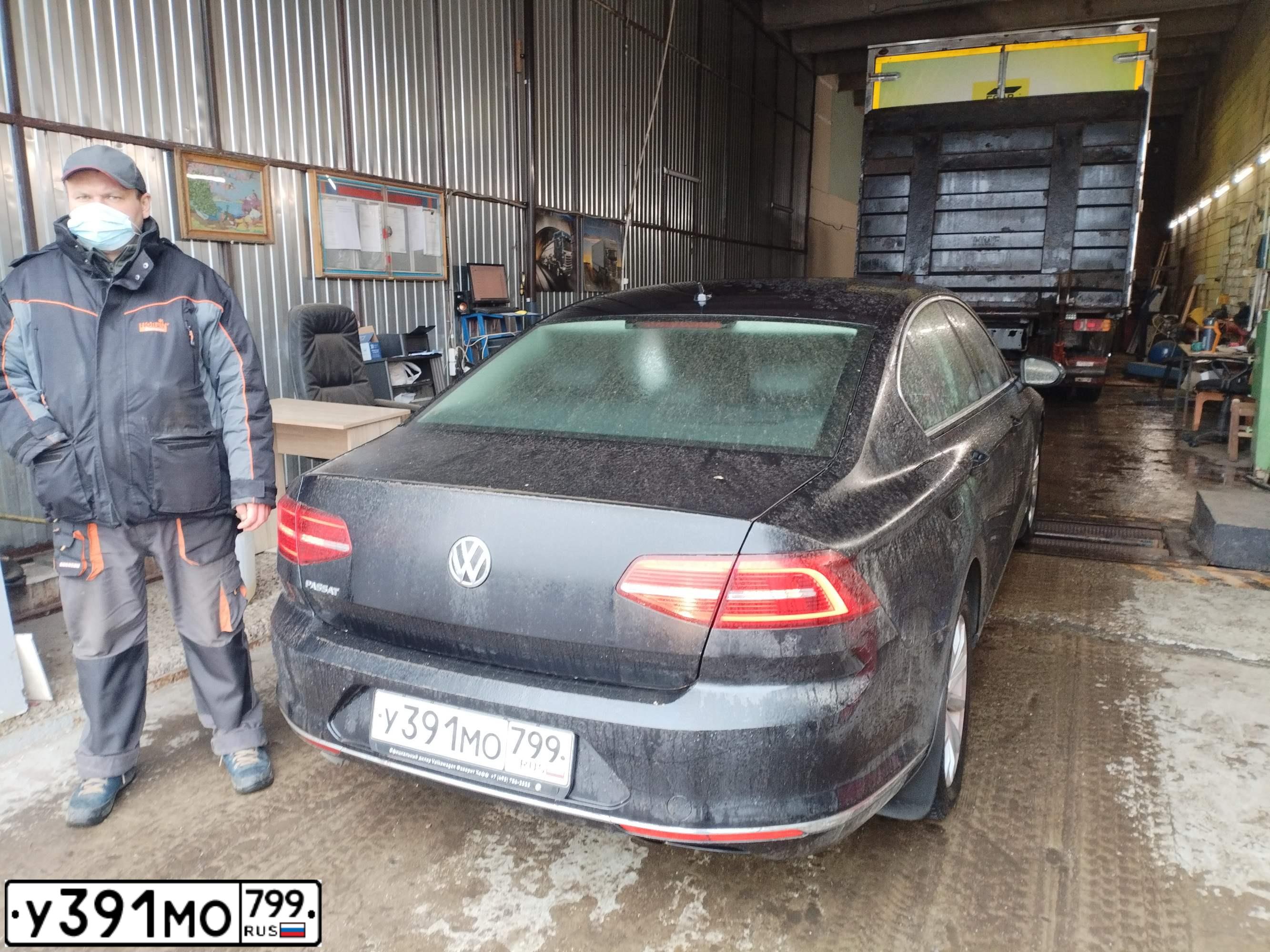 Фото автомобиля VOLKSWAGEN PASSAT, 2018 — госномер У391МО799. Цвет: ЧЕРНЫЙ