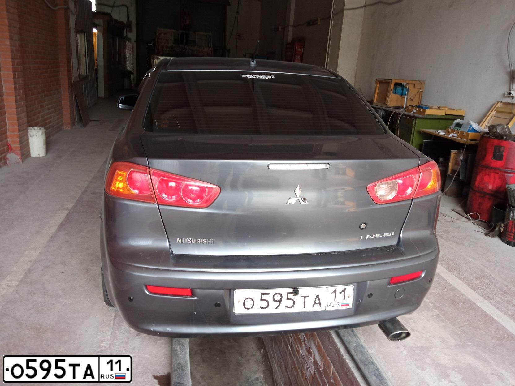 Фото автомобиля MITSUBISHI LANCER, 2008 — госномер О595ТА11. Цвет: СЕРЫЙ