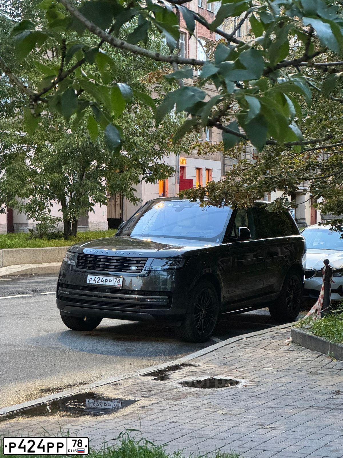 Фото автомобиля AUDI Q5, 2013 — госномер Р424РР78. Цвет: ЧЕРНЫЙ