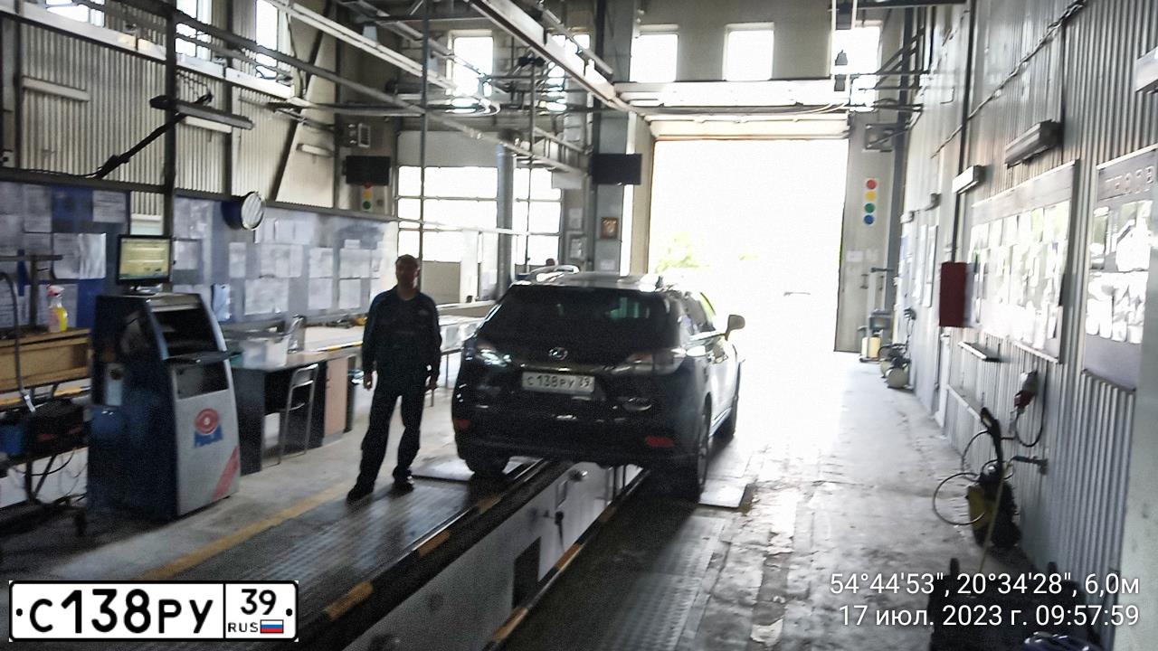 Фото автомобиля LEXUS RX, 2011 — госномер С138РУ39. Цвет: ЧЕРНЫЙ