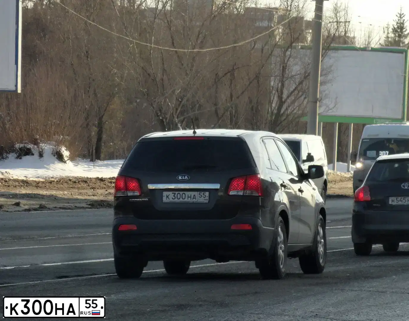 Фото автомобиля KIA SORENTO, 2011 — госномер К300НА55. Цвет: Коричневый