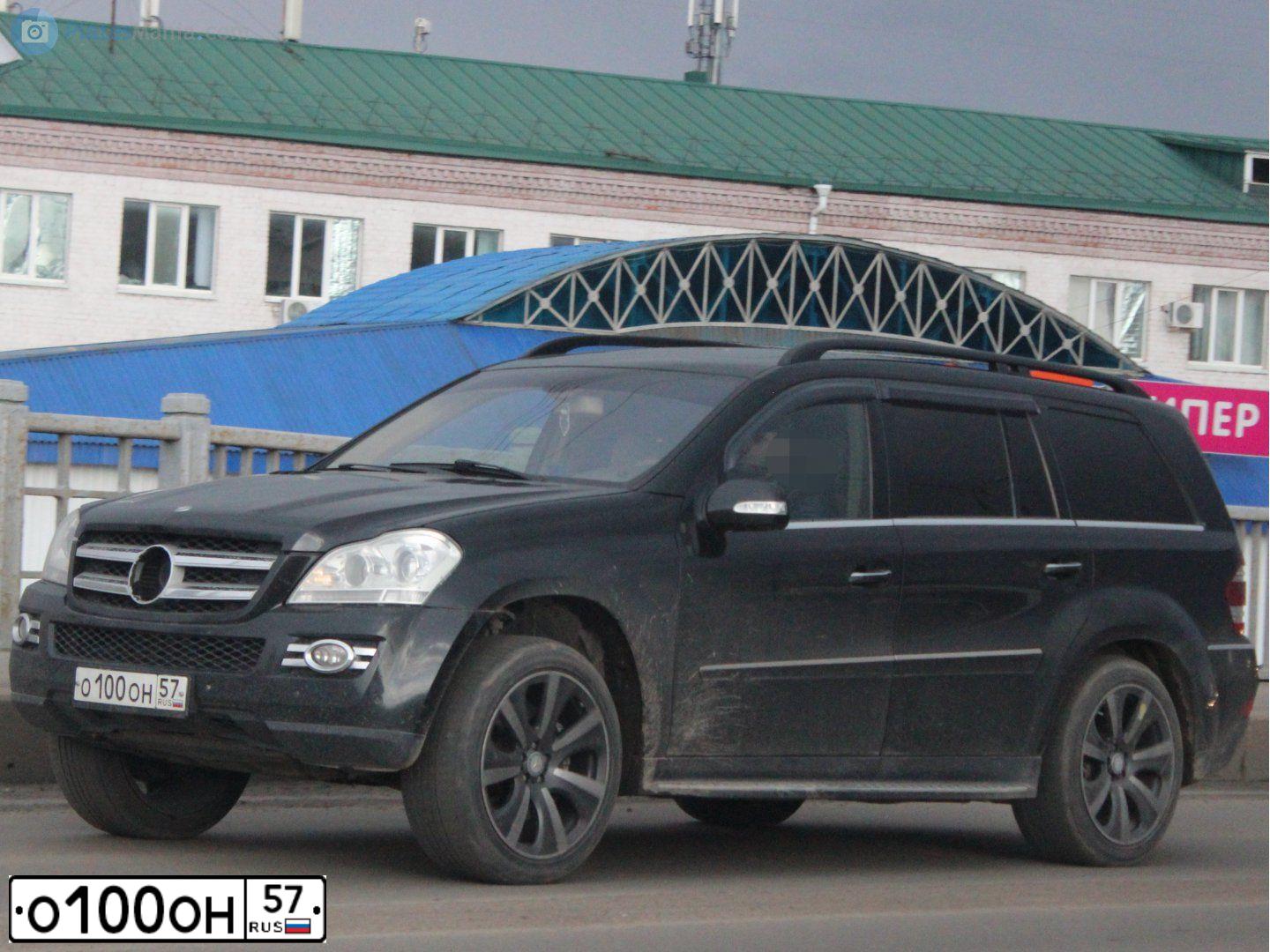 Фото автомобиля MITSUBISHI OUTLANDER, 2012 — госномер О100ОН57. Цвет: ЧЕРНЫЙ