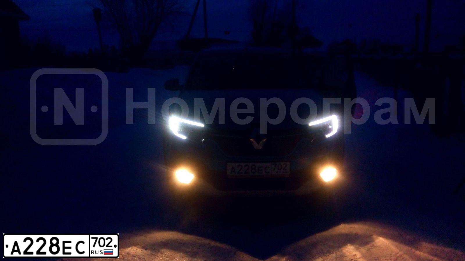 Фото автомобиля RENAULT LOGAN, 2020 — госномер А228ЕС702. Цвет: синий