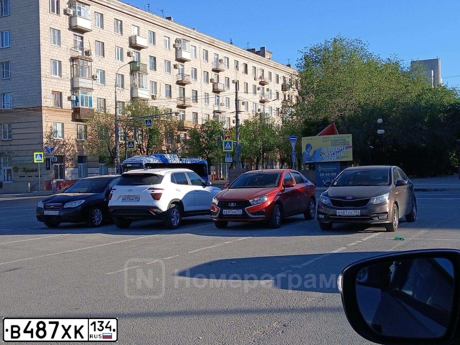 Фото автомобиля KIA RIO, 2017 — госномер К691РР30. Цвет: Коричневый