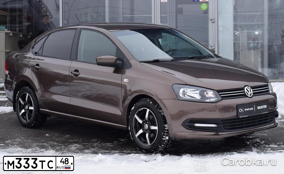 Фото автомобиля VOLKSWAGEN POLO, 2015 — госномер У261ВЕ48. Цвет: Коричневый