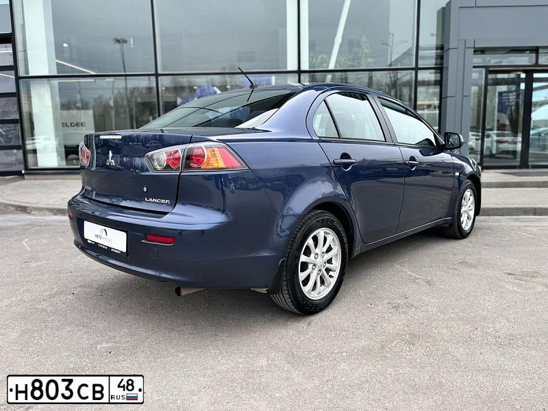 Фото автомобиля MITSUBISHI LANCER, 2011 — госномер Н803СВ48. Цвет: СИНИЙ