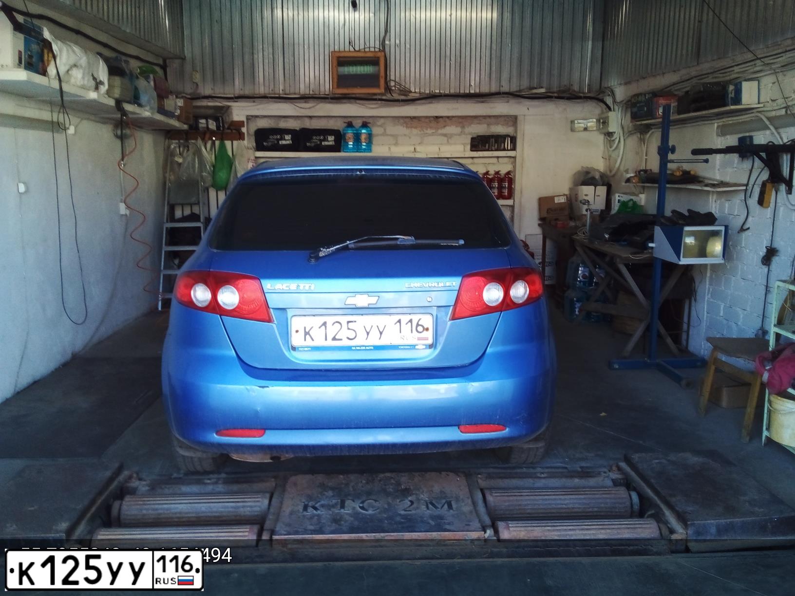 Фото автомобиля CHEVROLET LACETTI, 2008 — госномер К125УУ116. Цвет: синий