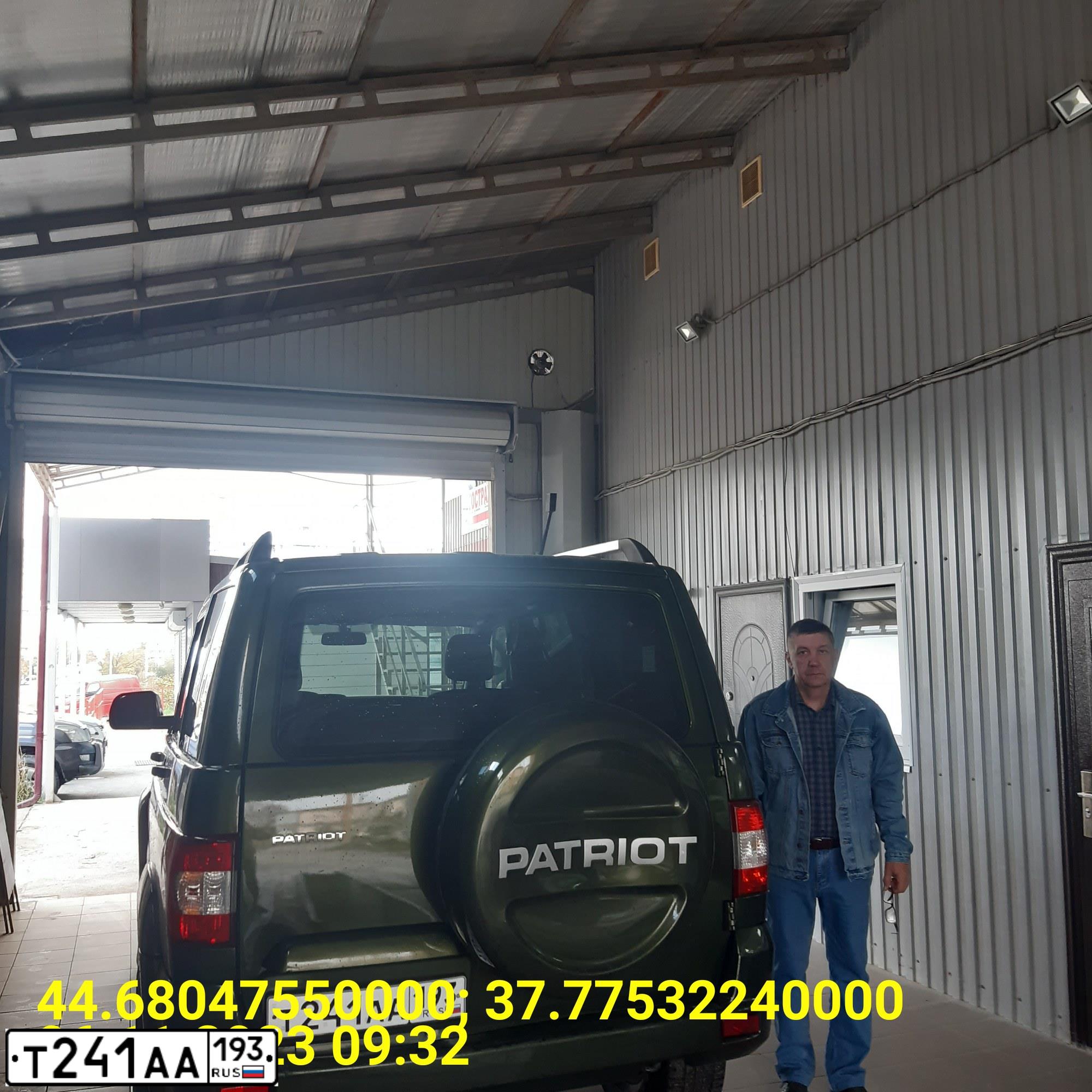 Фото автомобиля UAZ 3163 PATRIOT, 2019 — госномер Т241АА193. Цвет: ЗЕЛЕНЫЙ МЕТАЛИК