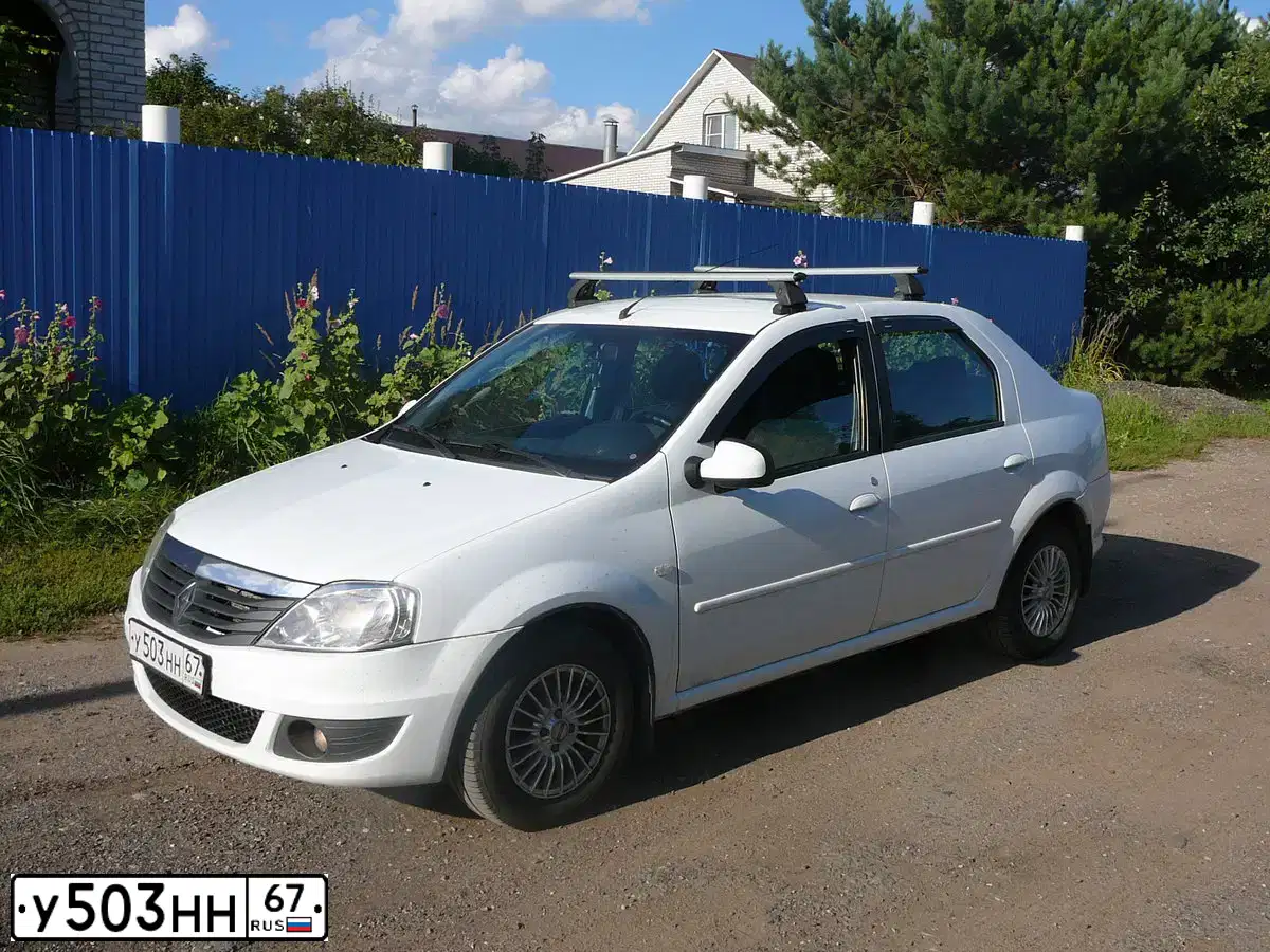 Фото автомобиля RENAULT T LOGAN, 2012 — госномер В426МУ164. Цвет: БЕЛЫЙ