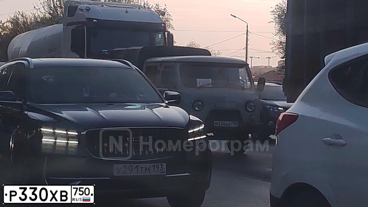Фото автомобиля VOLVO XC90, 2005 — госномер Р012СТ797. Цвет: СИНИЙ ТЕМНЫЙ