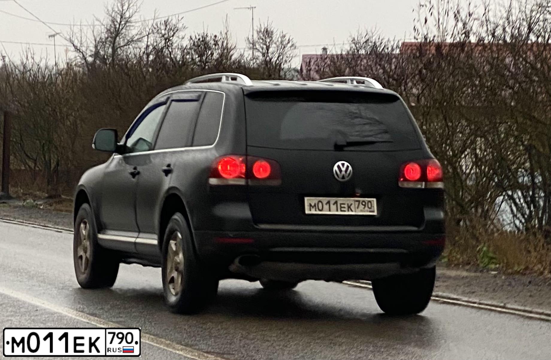 Фото автомобиля VOLKSWAGEN TOUAREG, 2007 — госномер У706ОЕ48. Цвет: ЧЕРНЫЙ