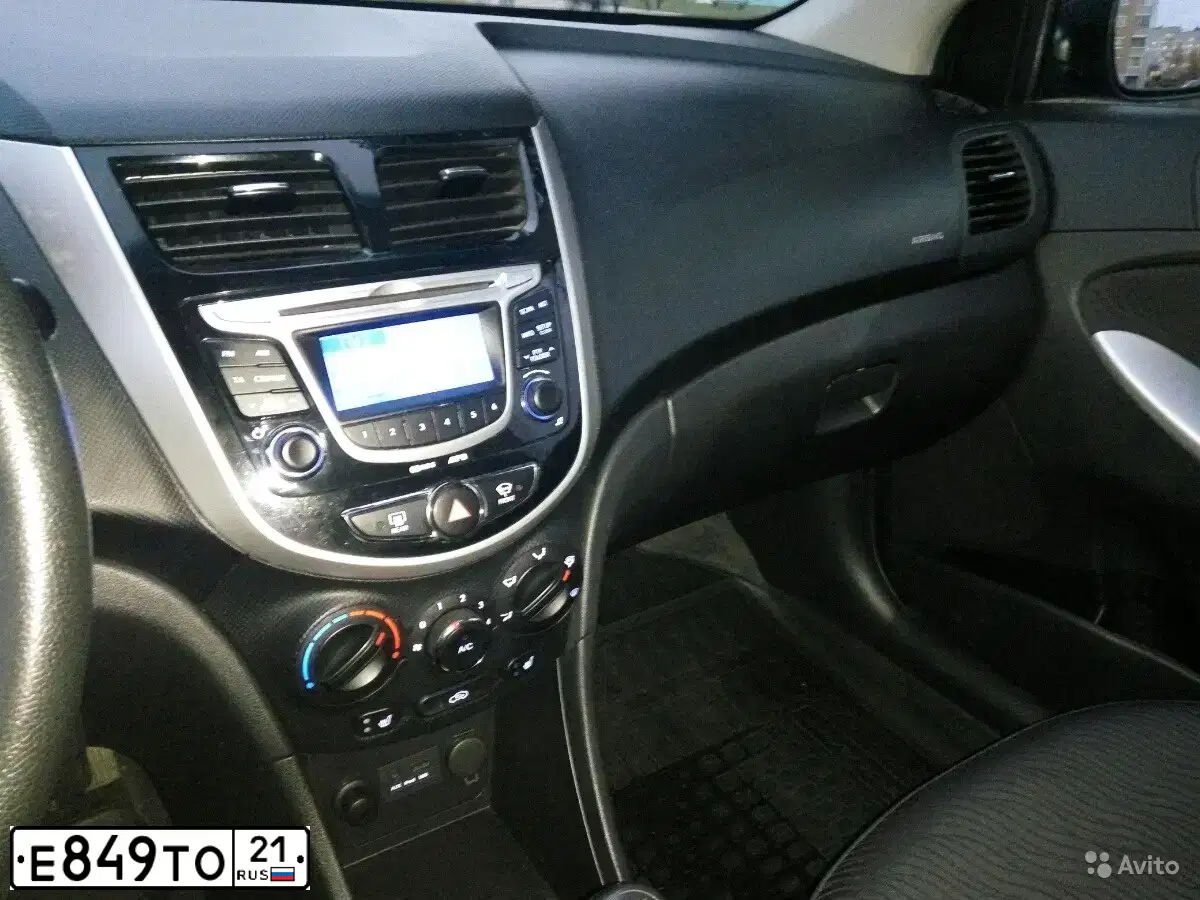 Фото автомобиля HYUNDAI SOLARIS, 2012 — госномер Е849ТО21. Цвет: ФИОЛЕТОВЫЙ