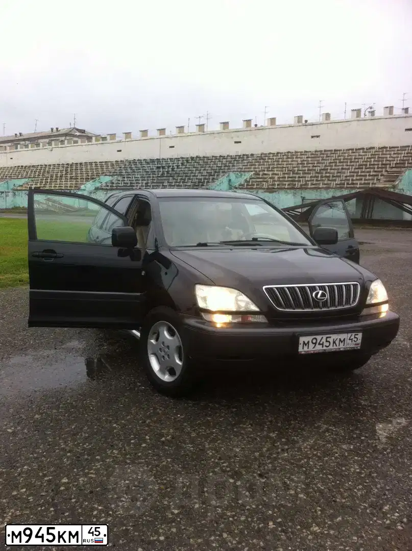 Фото автомобиля LЕХUS RХ-300, 2001 — госномер М945КМ45. Цвет: ЧЕРНЫЙ