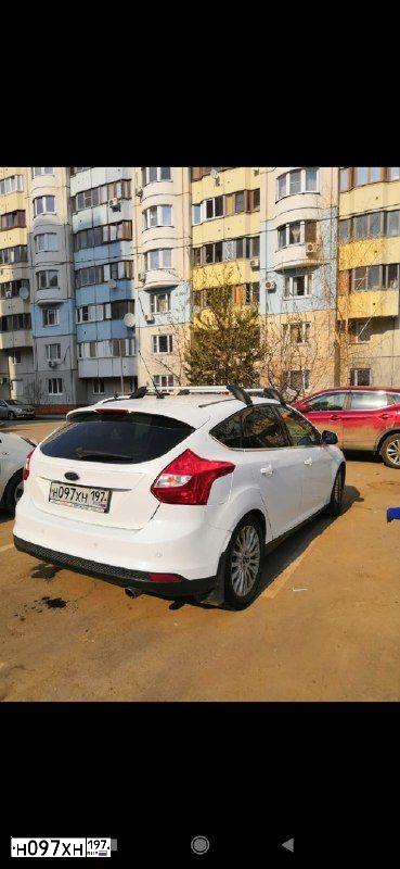 Фото автомобиля FORD FOCUS, 2012 — госномер У810СО31. Цвет: Белый