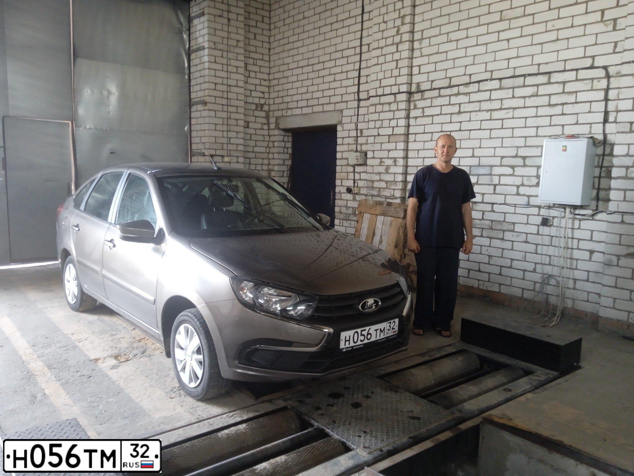 Фото автомобиля LADA 2191 GRANTA, 2019 — госномер Н056ТМ32. Цвет: Золотисто-коричневый