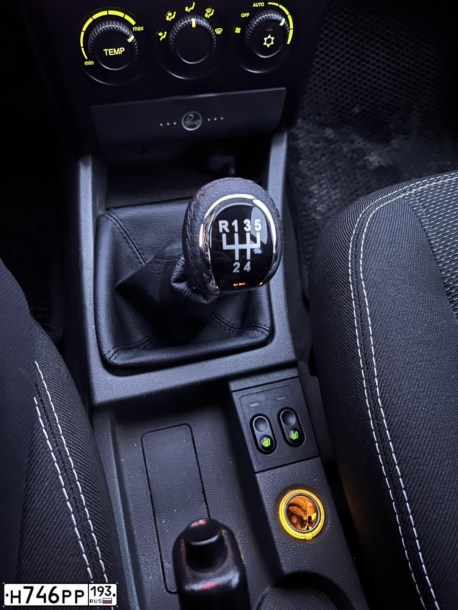 Фото автомобиля LADA 2172 PRIORA, 2008 — госномер В999АС193. Цвет: СВЕТЛО-СЕРЕБРИСТЫЙ МЕТАЛЛ